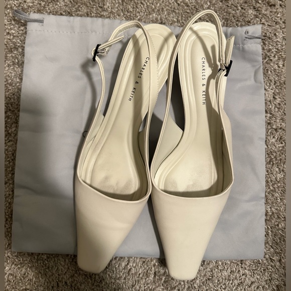 Charles & Kieth sling back kitten heel - Picture 2 of 2